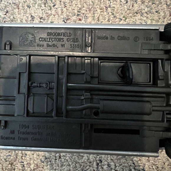 Brookfield Collectors Guild 1994 Suburban Die Cast Car - Picture 9 of 10